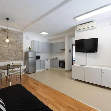 Old Town Patio アパート スプリト