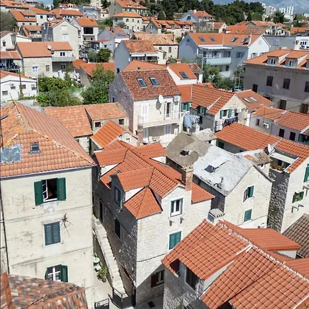Old Town Patio Apartment
