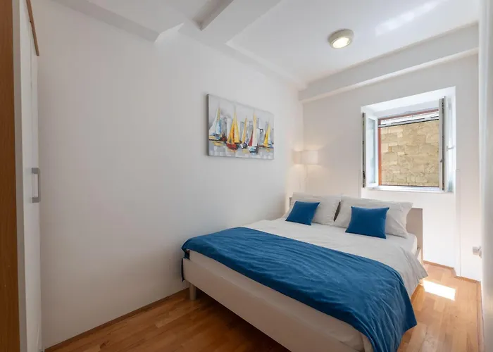 Апартаменти Old Town Patio *