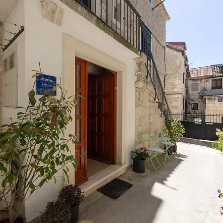 Апартаменты Old Town Patio